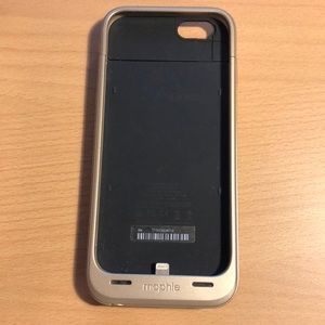 Mophie charging phone case for iPhone 6